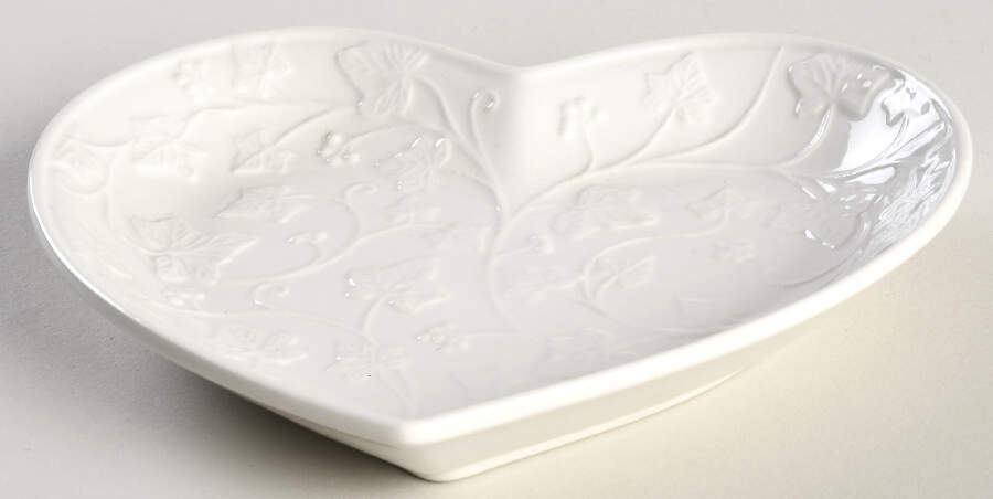 Classic Garden Heart Shaped Dish by Wedgwood-1