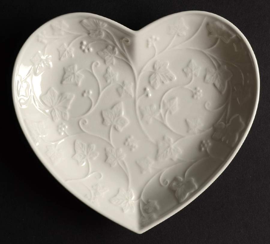 Classic Garden Heart Shaped Tray by Wedgwood-1