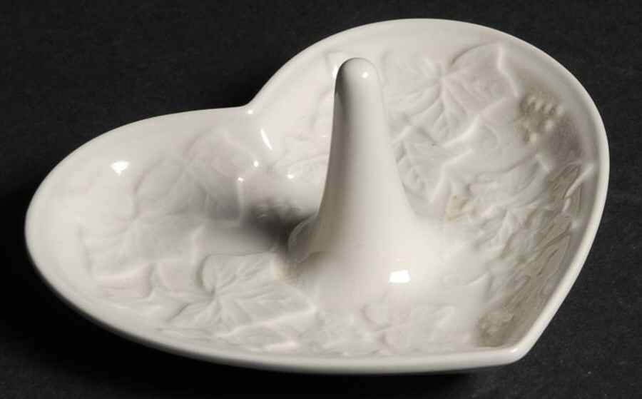 Classic Garden Ring Holder by Wedgwood-1