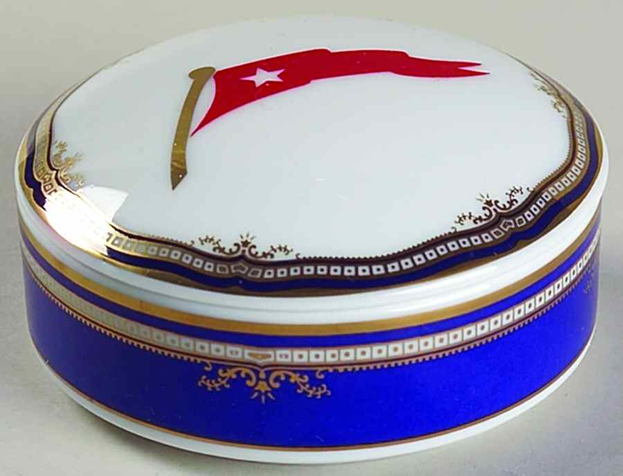 Titanic 4" Round Box & Lid by Woodmere-1