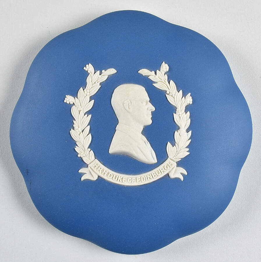 Queen Elizabeth on Royal Blue Jasperware Lid for Large Scalloped Candy Box by Wedgwood-1