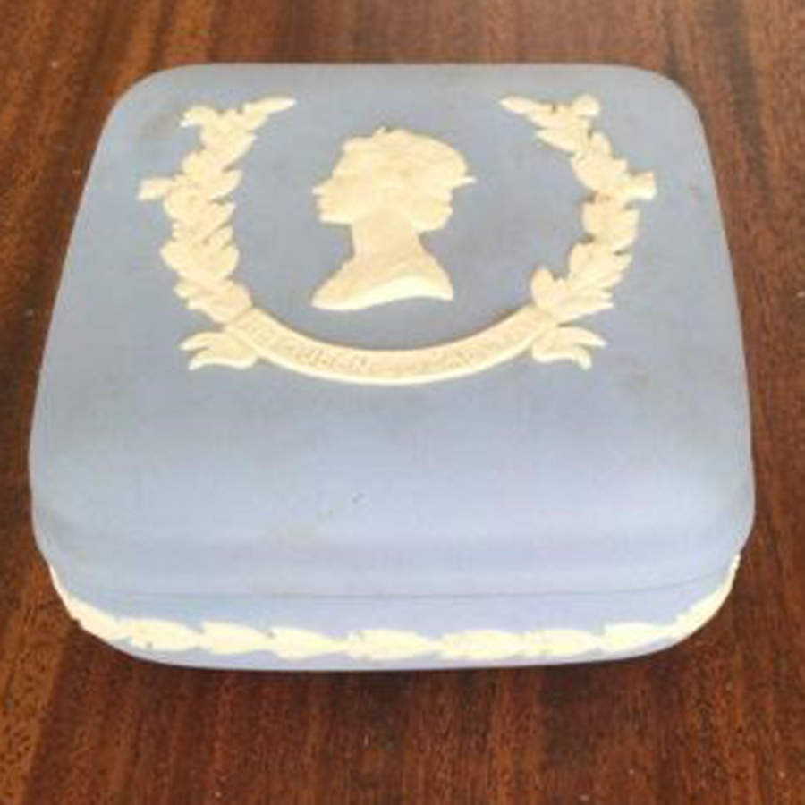 Queen Elizabeth II on Lavender Jasperware Square Box with Lid by Wedgwood-1