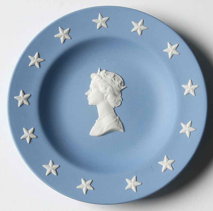 Queen Elizabeth II on Lavender Jasperware 4" Round Tray by Wedgwood-1