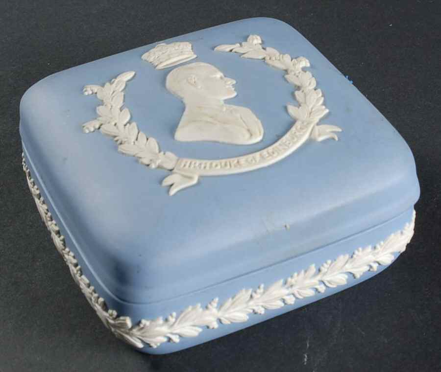 Queen Elizabeth II on Lavender Jasperware Square Box with Lid by Wedgwood-1