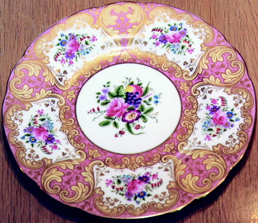 Yarmouth Pink Dinner Plate by Wedgwood-1