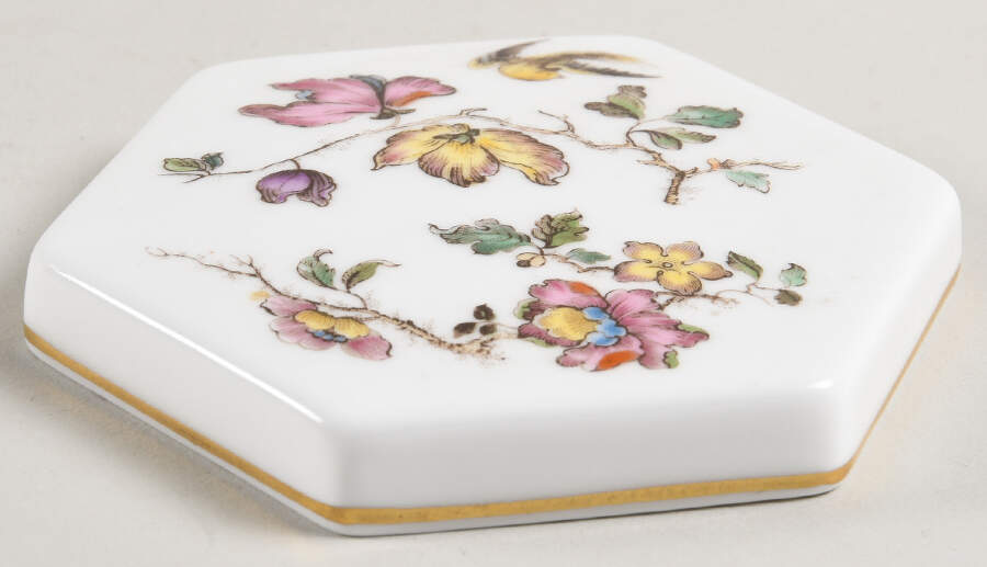 Swallow (No Design Edge, Gold Trim) Lid for Hexagonal Box by Wedgwood-1