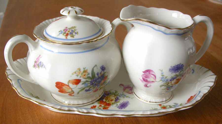 8090 Creamer & Sugar with Lid & Tray Set by Warwick-1