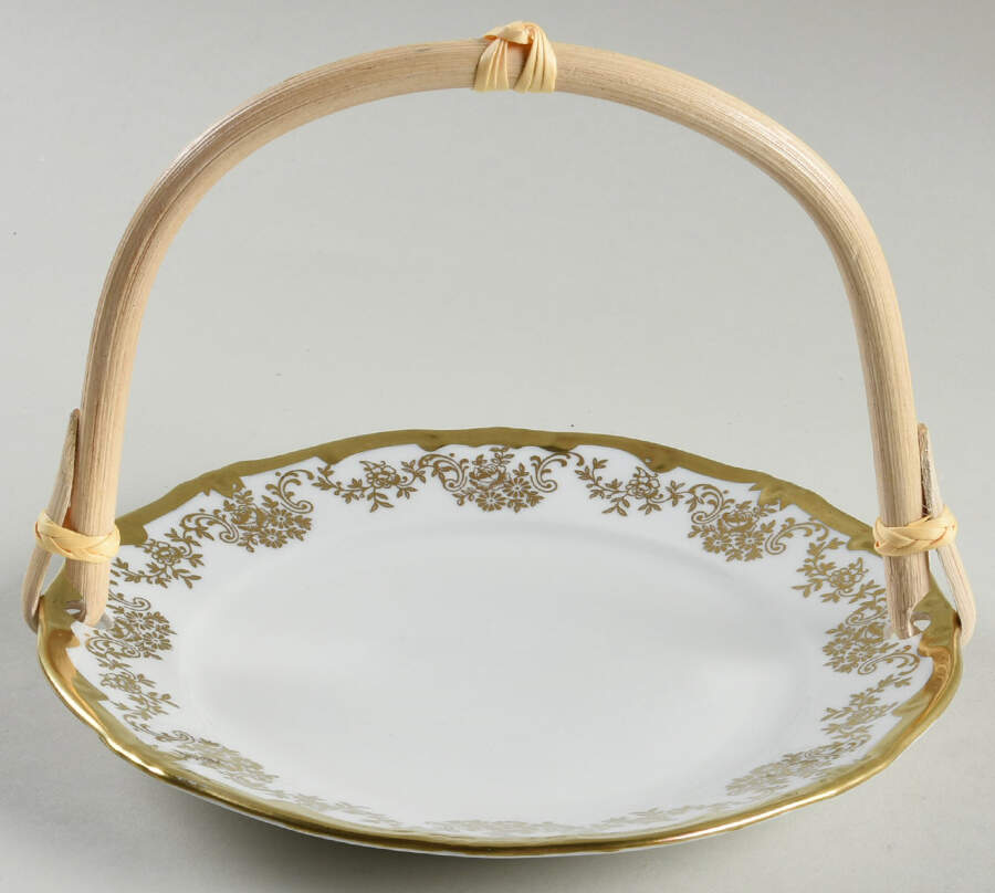 14051 5 3/8"-5 5/8" Bamboo Handled Serving Plate  HC by Weimar-1
