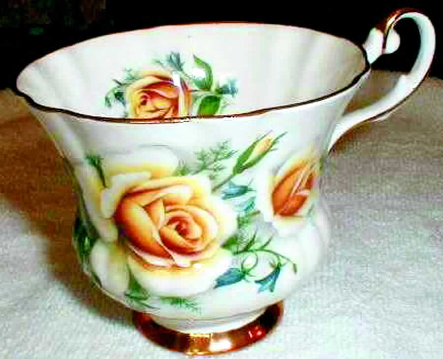 2091-6 Footed Cup by Windsor (England)-1