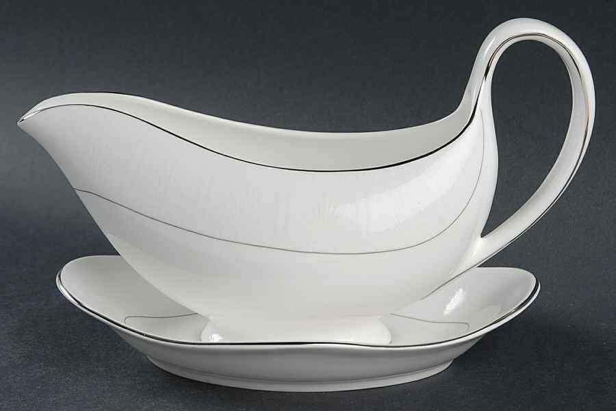 Beresford 2000 Gravy Boat & Underplate by Wedgwood-1