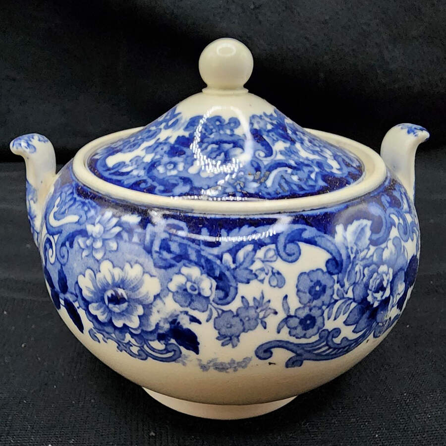 X3890 Sugar Bowl & Lid by Wedgwood-1