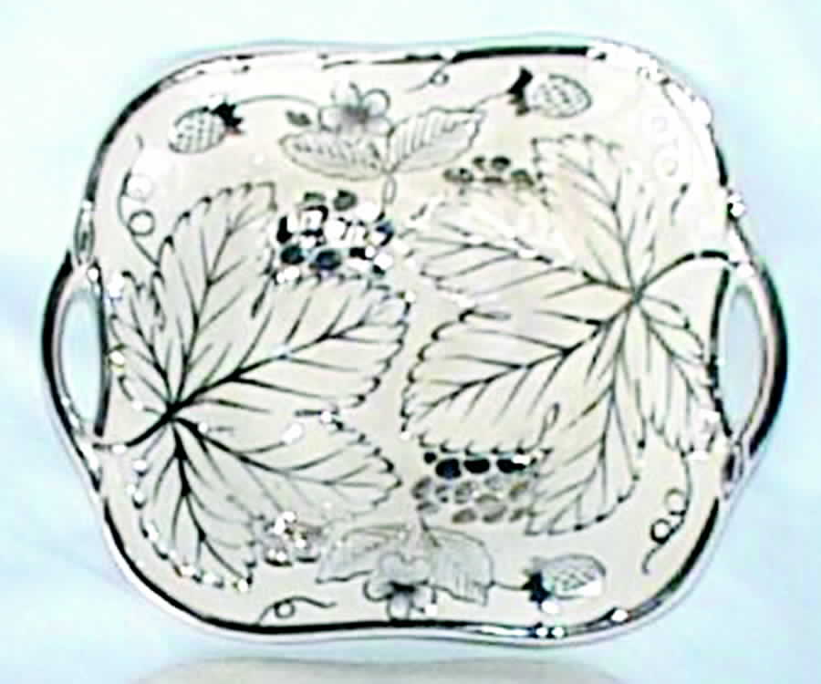 H5914 Handled Cake Plate by Wedgwood-1