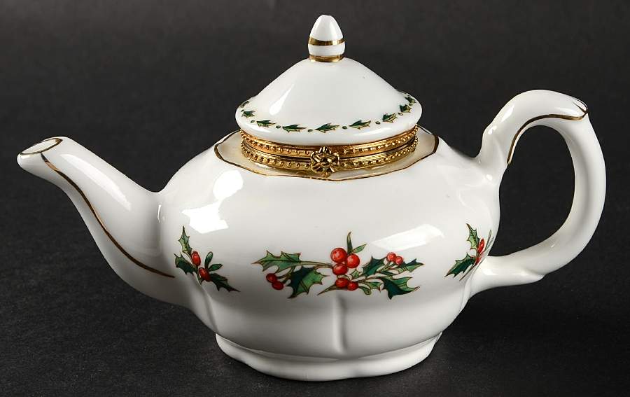 A Cup of Christmas Tea Tea Pot Miniature Box with Hinged Lid by Waldman House-1