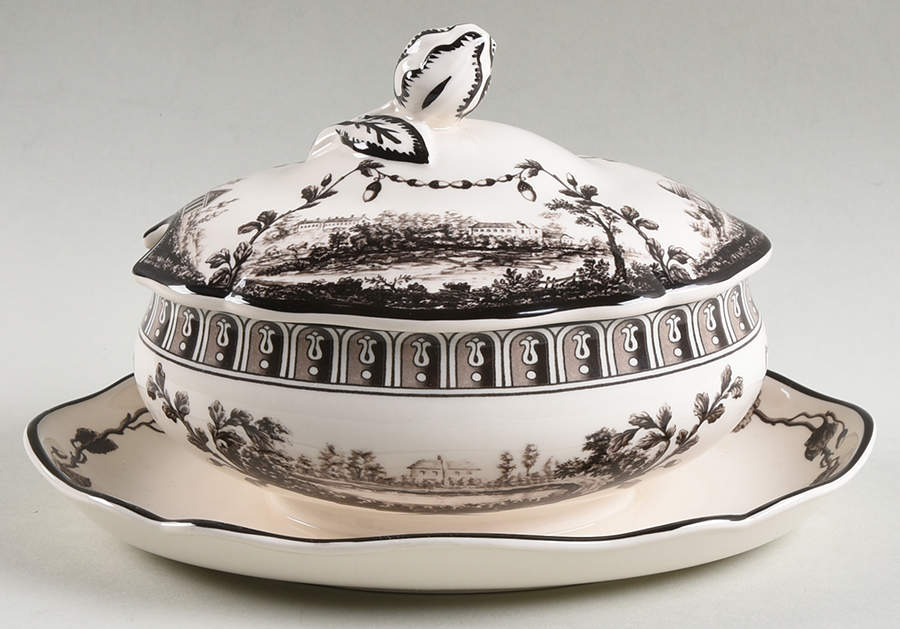 Frog Service Sauce Boat with Attached Underplate & Lid by Wedgwood-1