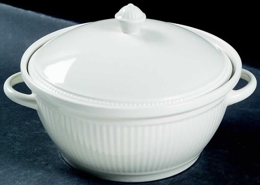Windsor 1 Qt Round Covered Casserole by Wedgwood-1