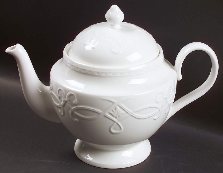 Traditions Teapot & Lid by Wedgwood-1