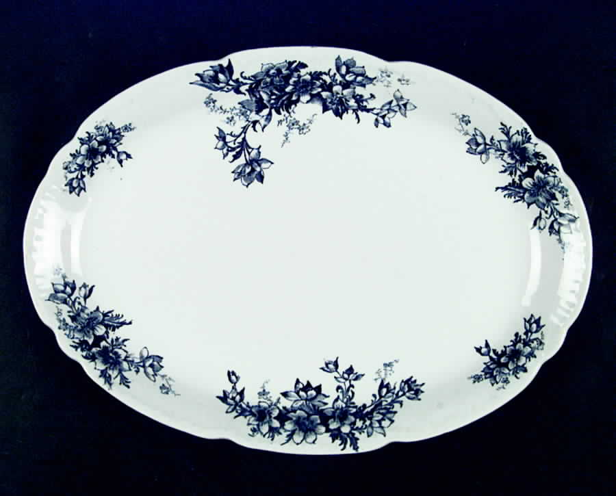 WW180 14" Oval Serving Platter by Wedgwood-1