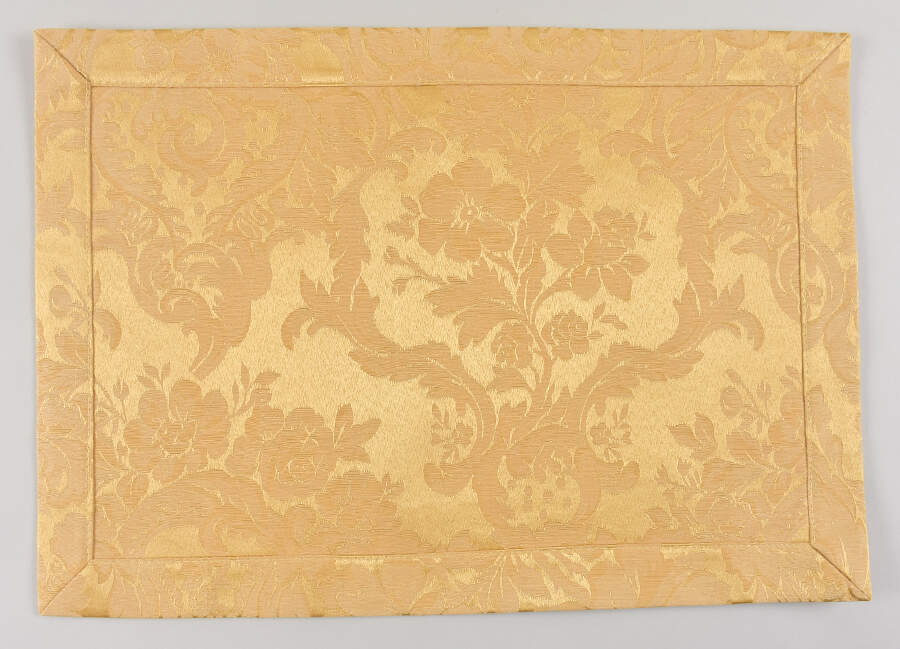 Baron's Court Cloth Placemat by Waterford China-1