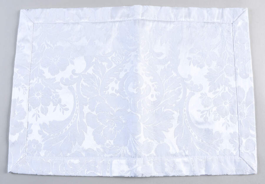 Baron's Court Cloth Placemat by Waterford China-1