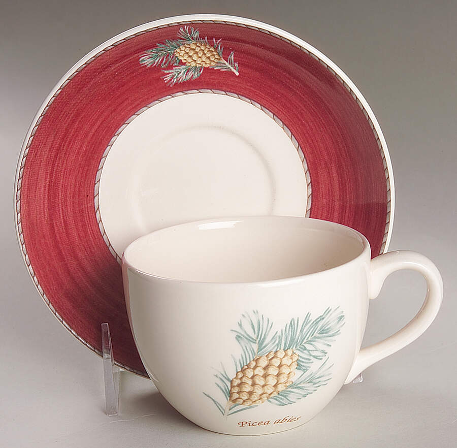Sarah's Garden Christmas Red Flat Cup & Saucer Set by Wedgwood-1