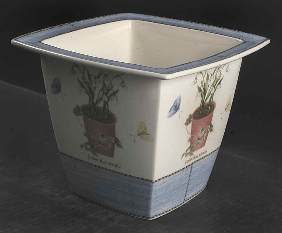 Sarah's Garden Snowdrop Medium Cachepot by Wedgwood-1