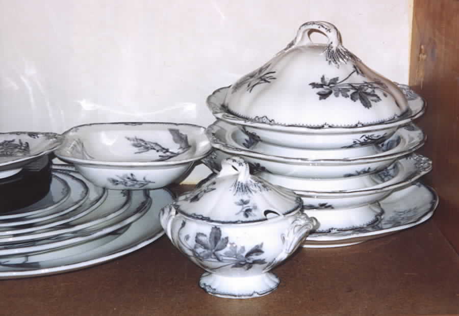 WW212 Sugar Bowl & Lid by Wedgwood-1