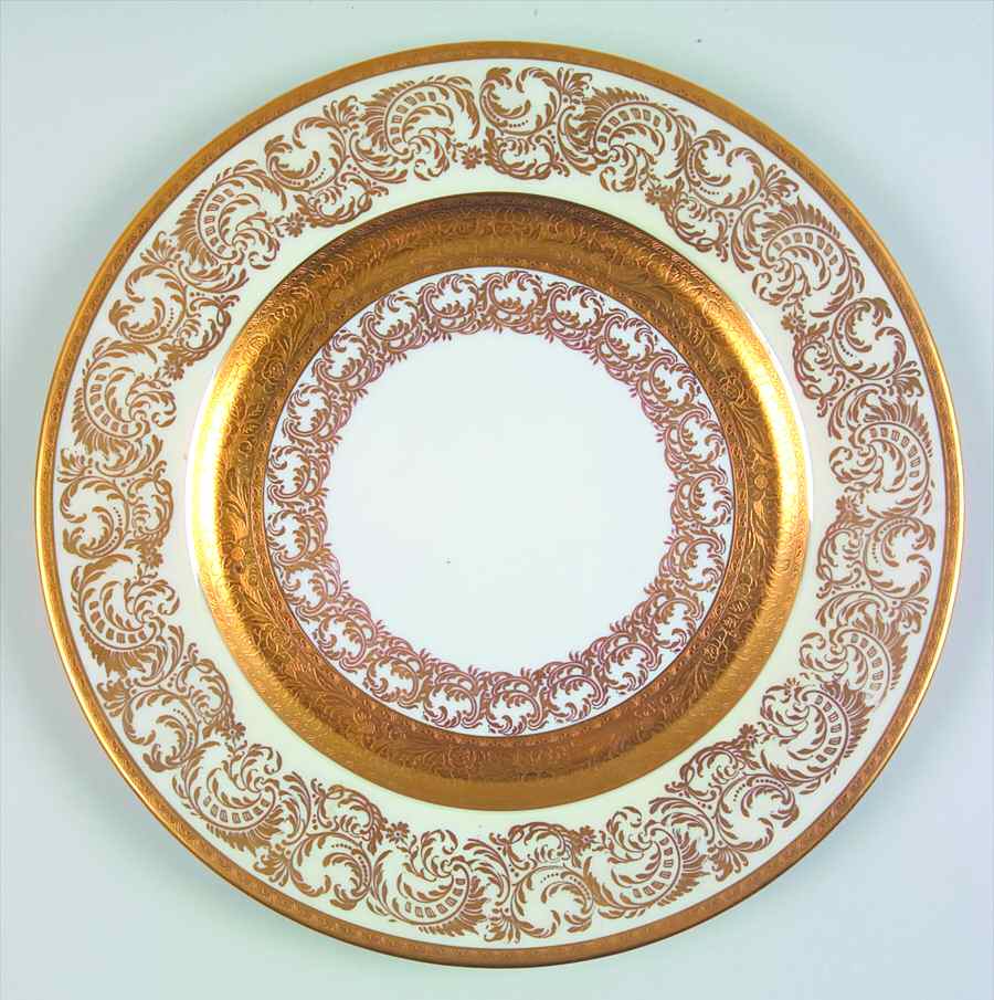 WHD14 Dinner Plate by Wheeling Decorating-1
