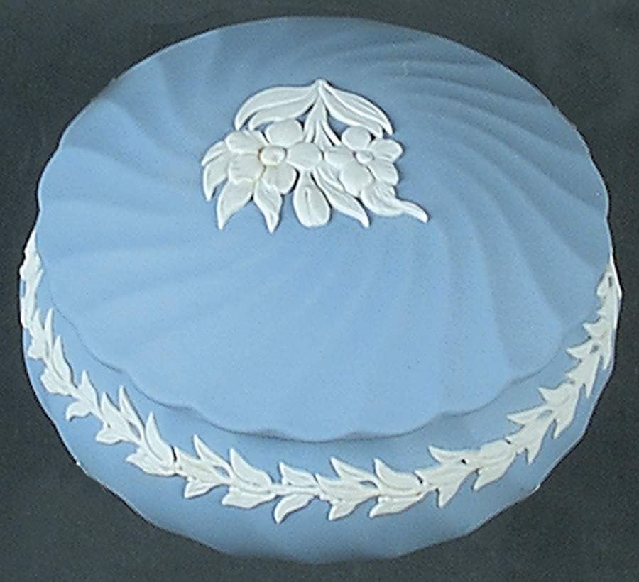 Cream Color on Lavender Spiral Flute 4" Round Box & Lid by Wedgwood-1