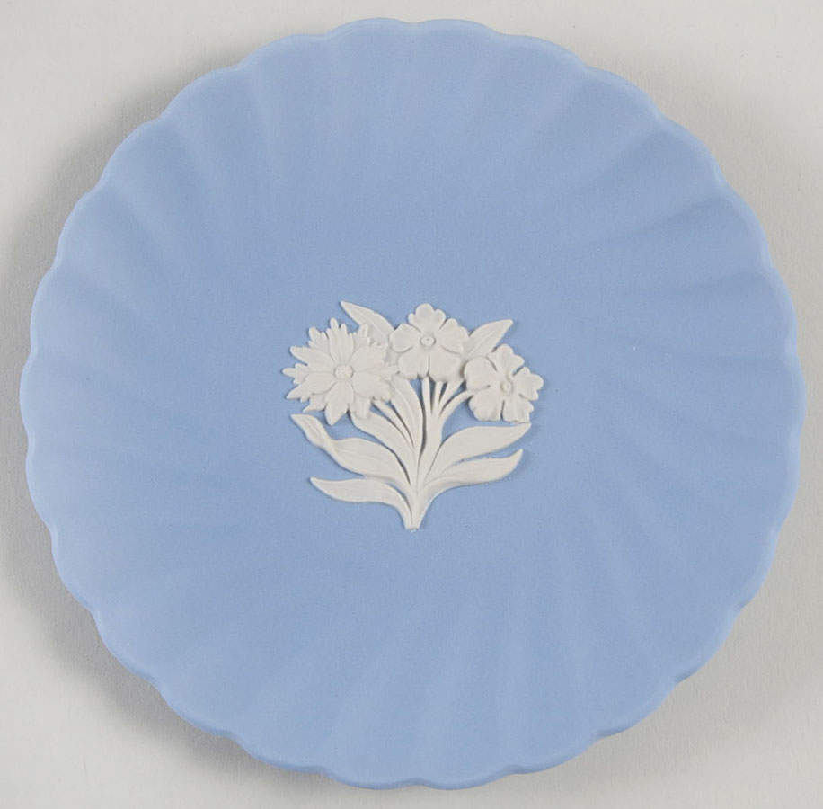 Cream Color on Lavender Spiral Flute 5' Trinket Tray by Wedgwood-1