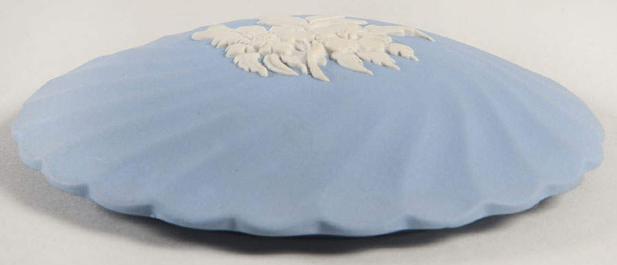 Cream Color on Lavender Spiral Flute Lid for 4" Round Box by Wedgwood-1