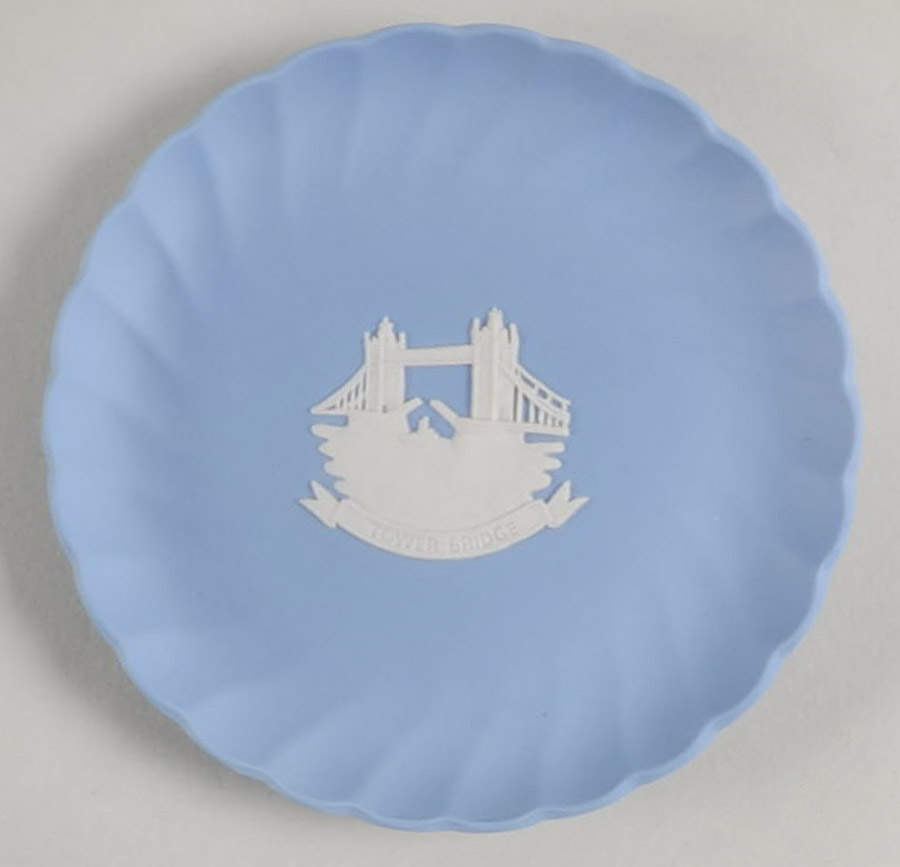 Cream Color on Lavender Spiral Flute Round Landmark Tray by Wedgwood-1