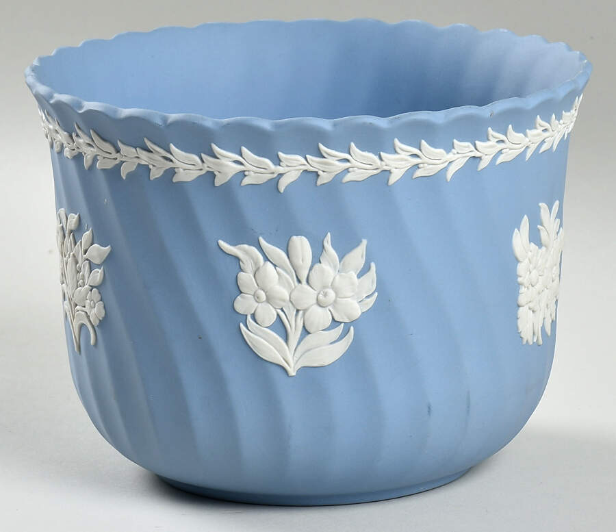 Cream Color on Lavender Spiral Flute 4" Jardiniere by Wedgwood-1