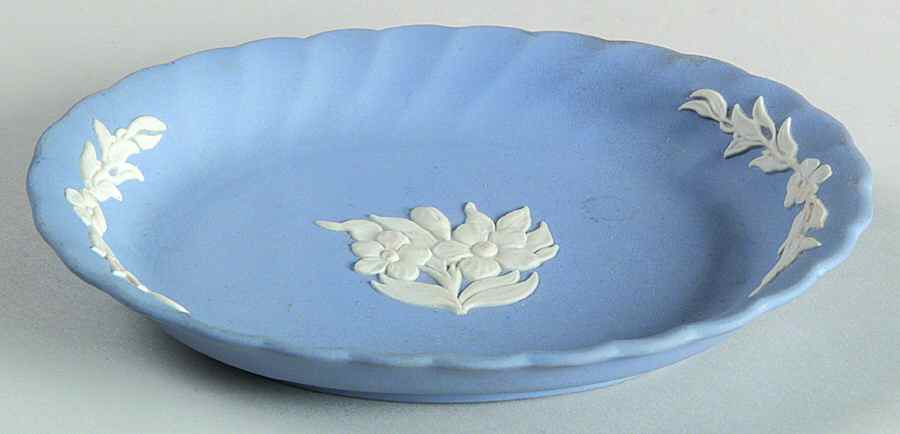 Cream Color on Lavender Spiral Flute Pin Tray by Wedgwood-1