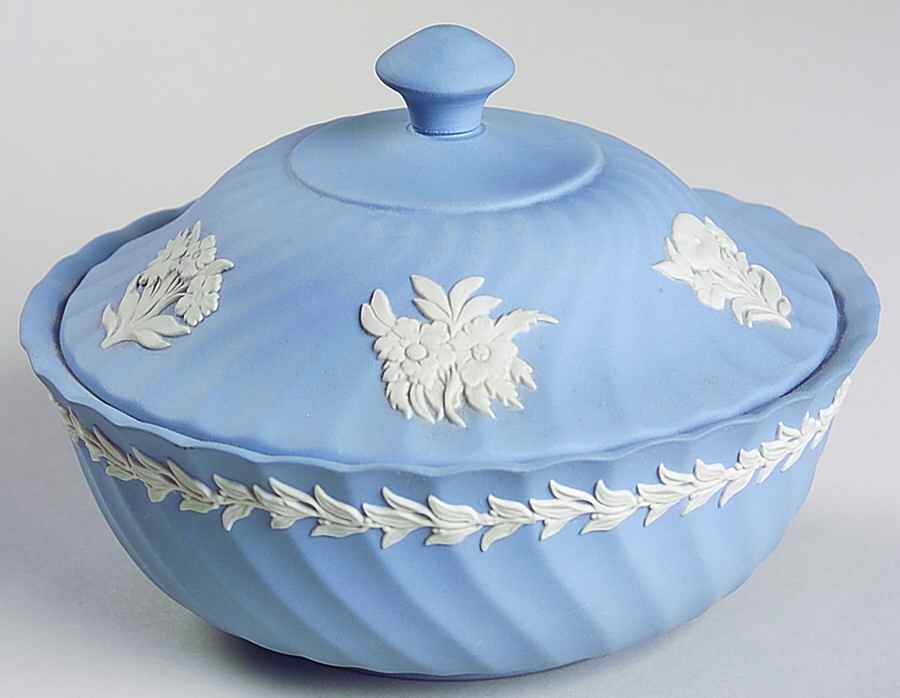 Cream Color on Lavender Spiral Flute Powder Box with Lid by Wedgwood-1