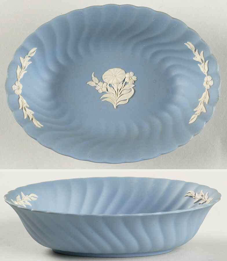 Cream Color on Lavender Spiral Flute Nut Dish by Wedgwood-1
