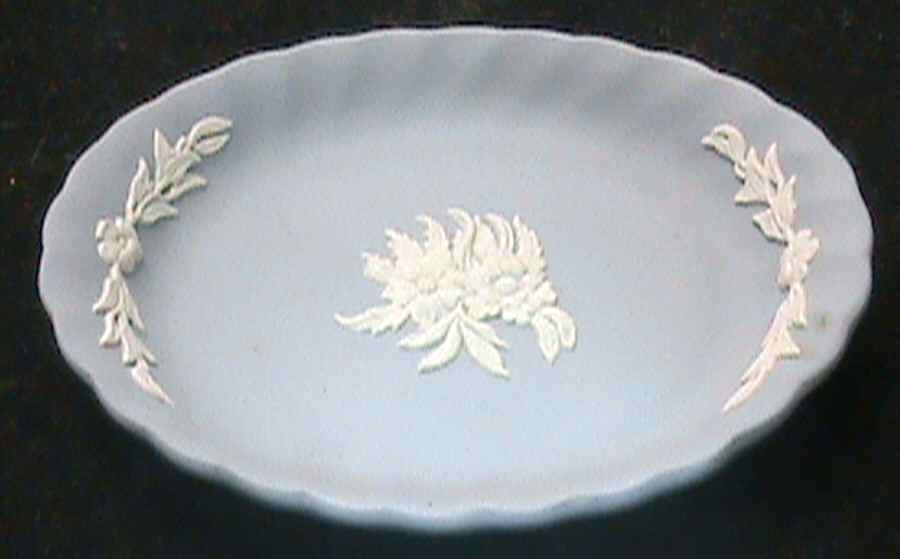Cream Color on Lavender Spiral Flute Tray Pin by Wedgwood-1