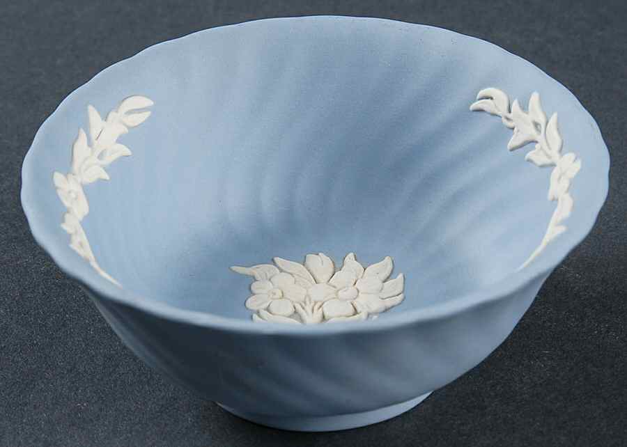 Cream Color on Lavender Spiral Flute 4" Round Bowl by Wedgwood-1