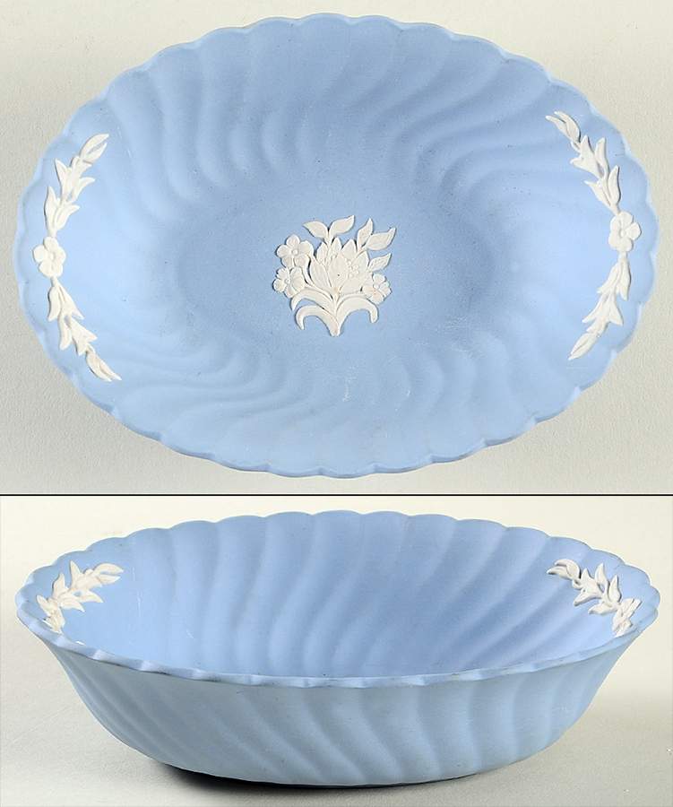 Cream Color on Lavender Spiral Flute Nut Dish by Wedgwood-1