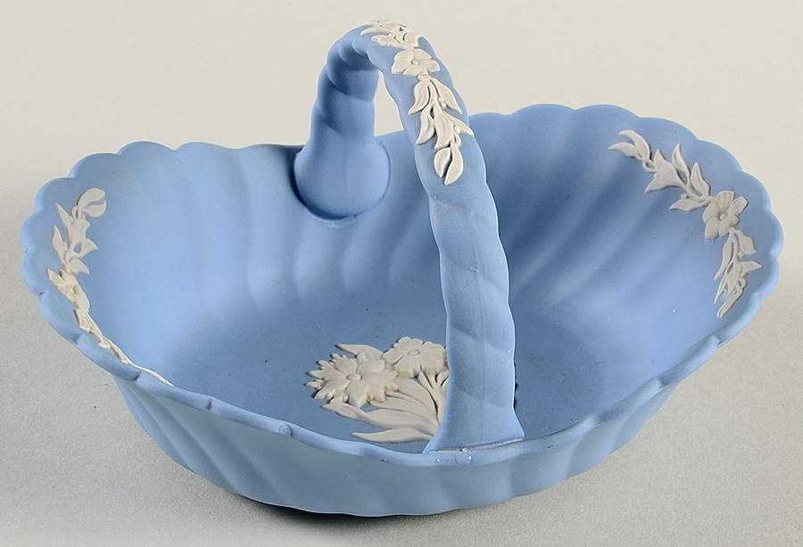 Cream Color on Lavender Spiral Flute 3" Handled Basket by Wedgwood-1