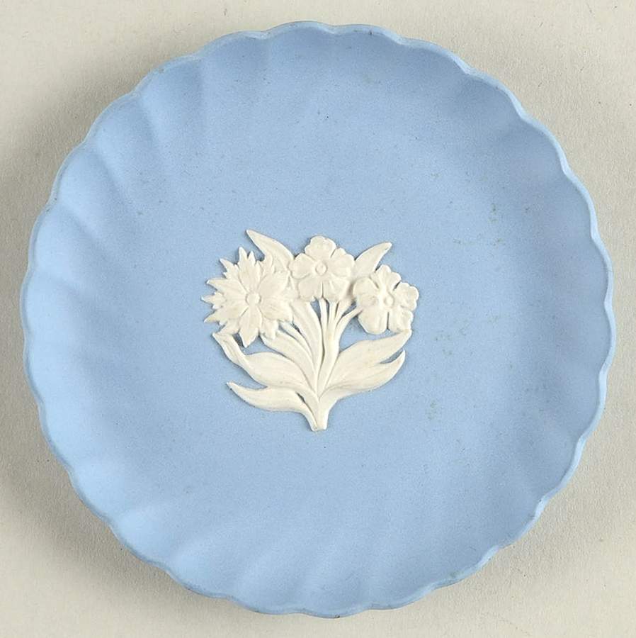 Cream Color on Lavender Spiral Flute 4" Trinket Tray by Wedgwood-1