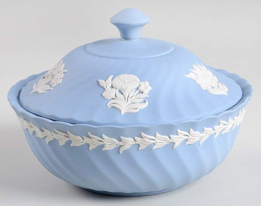 Cream Color on Lavender Spiral Flute Candy Box & Lid by Wedgwood-1