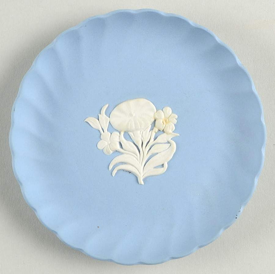Cream Color on Lavender Spiral Flute 3" Trinket Tray by Wedgwood-1