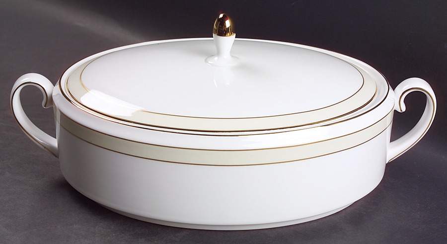 Champagne Duchesse Oval Covered Vegetable by Wedgwood-1