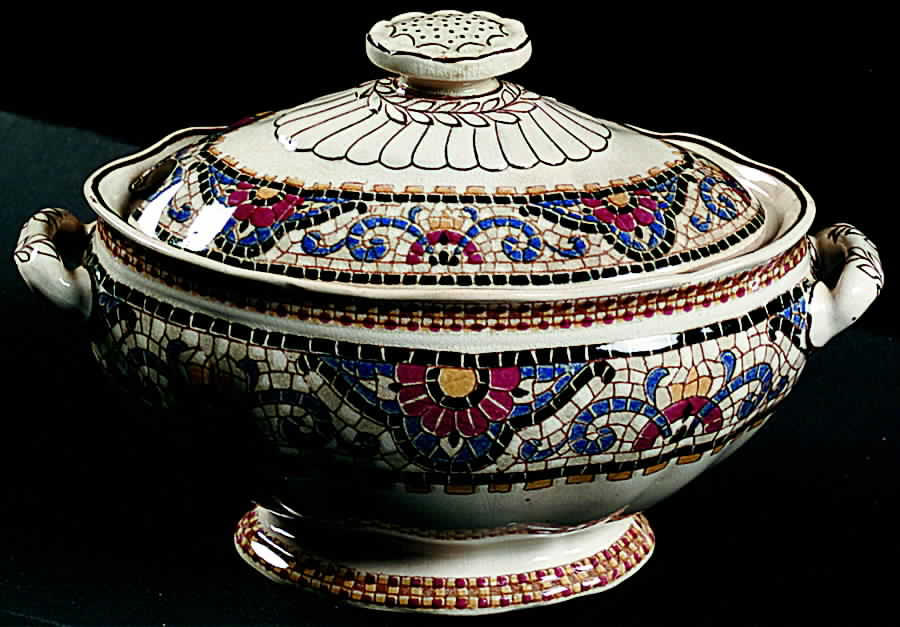 WW243 Sauce Boat & Lid by Wedgwood-1
