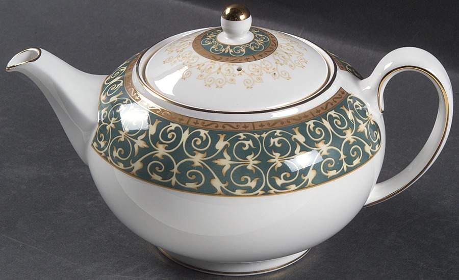 Everleigh Teapot & Lid by Wedgwood-1
