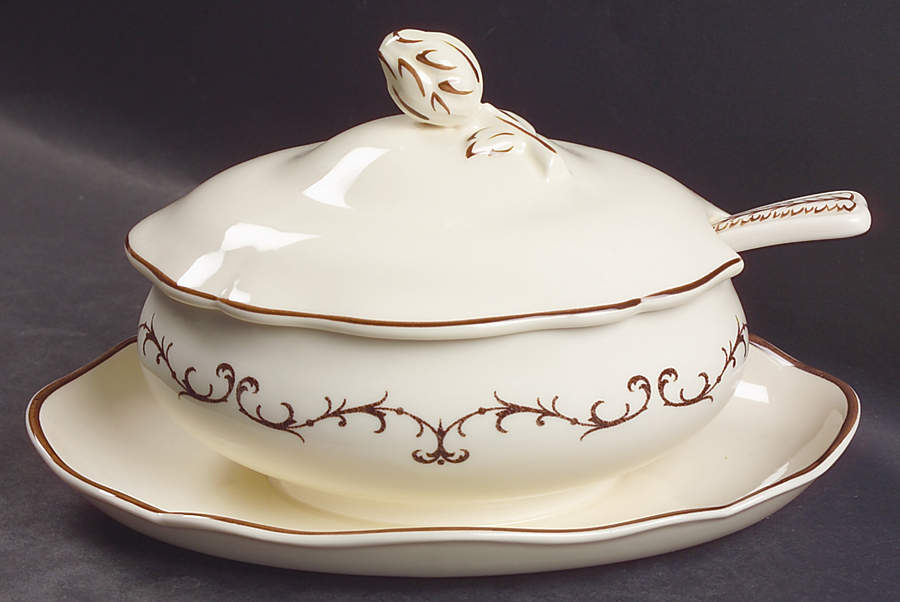 Queen's Filigree Sauce Boat W/Attached Underplate,Lid & Ladle by Wedgwood-1