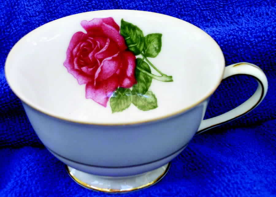 1005 Footed Cup by Wako-1