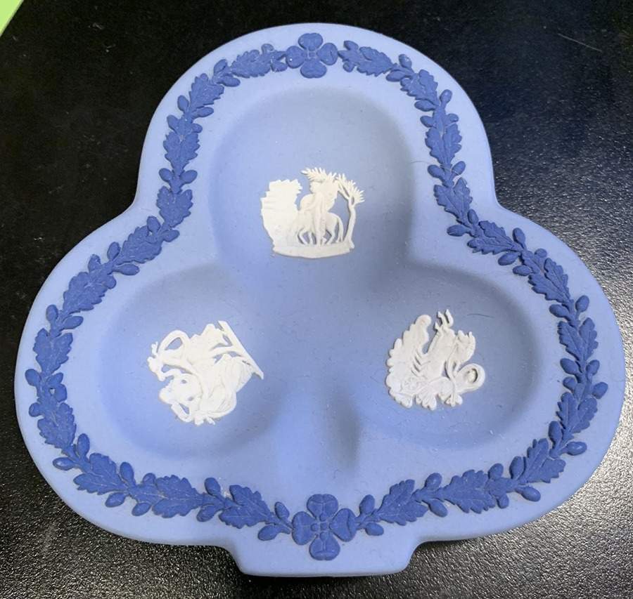 Cream Color and Portland Blue on Lavender Small Club Shape Ashtray by Wedgwood-1