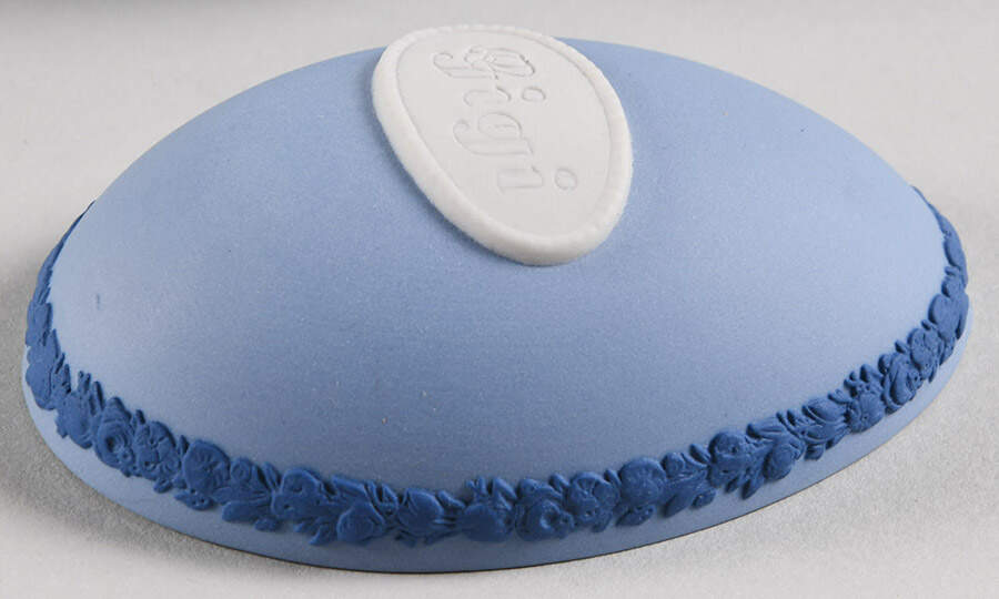 Cream Color and Portland Blue on Lavender Lid for Small Egg Box by Wedgwood-1