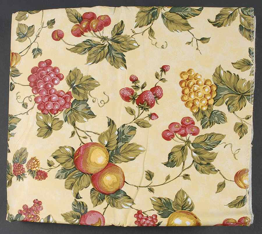 Floral Manor Oblong Flannel Backed Vinyl Tablecloth by Waverly-1